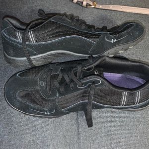 Worn sketcher light weight tennis shoes all black